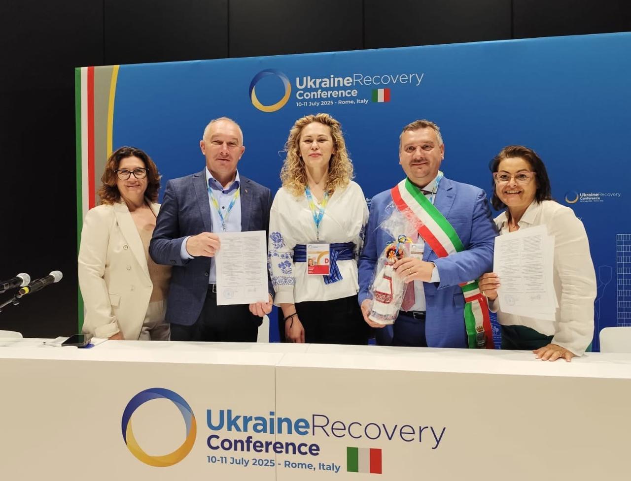 Firma del patto tra Silvi e Trostyanets