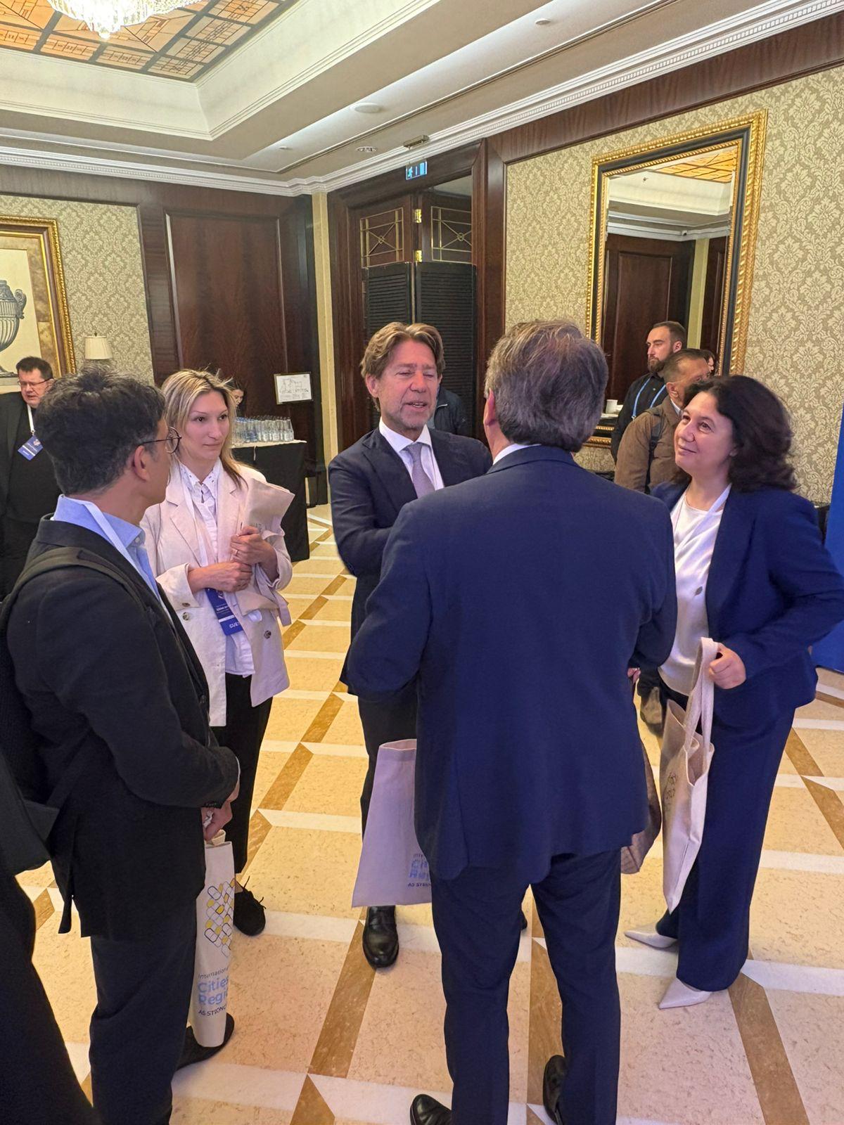 Dialogo tra istituzioni e associazioni